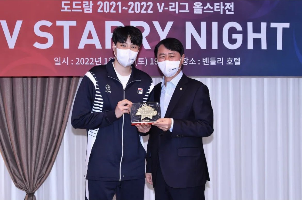 HJKcheer4's tweet photo. 옷이란 옷은 다 잘 어울리는 이 여자..
허나.. 운동복 입었을 때가 제일 멋있지.... https://t.co/PRibUHwwib