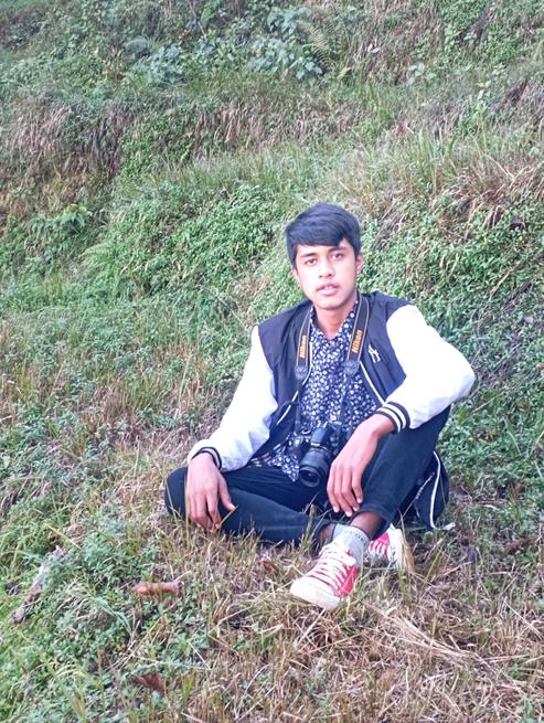 मैनबत्तीलाई त्यही धागोले जलाईदीयो 
जस्ले उसलाई आफुभित्र सजाएर राखेको थियो ।।😊।।
