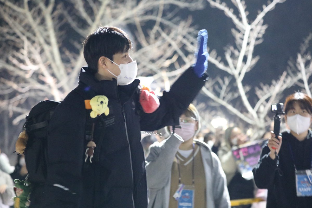 _0429_khj's tweet photo. 220115 화성 #김희진

저 장갑 품절이던데 ..
혹시 대장 파워야 ? 나도 같이 끼자 ..
근데 왜이렇게 귀여워 ㅠ 따흑 🚰·̫🚰 https://t.co/LkFa7KLLd2