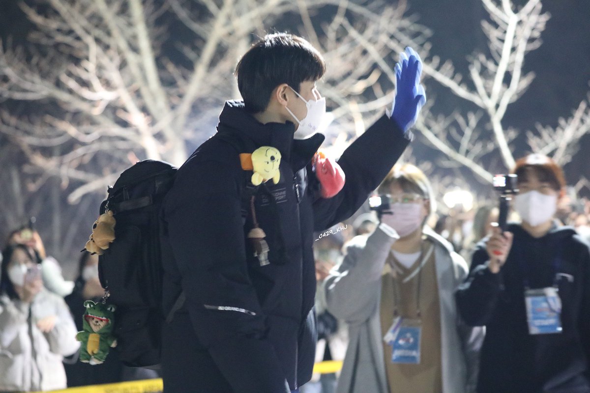 _0429_khj's tweet photo. 220115 화성 #김희진

저 장갑 품절이던데 ..
혹시 대장 파워야 ? 나도 같이 끼자 ..
근데 왜이렇게 귀여워 ㅠ 따흑 🚰·̫🚰 https://t.co/LkFa7KLLd2