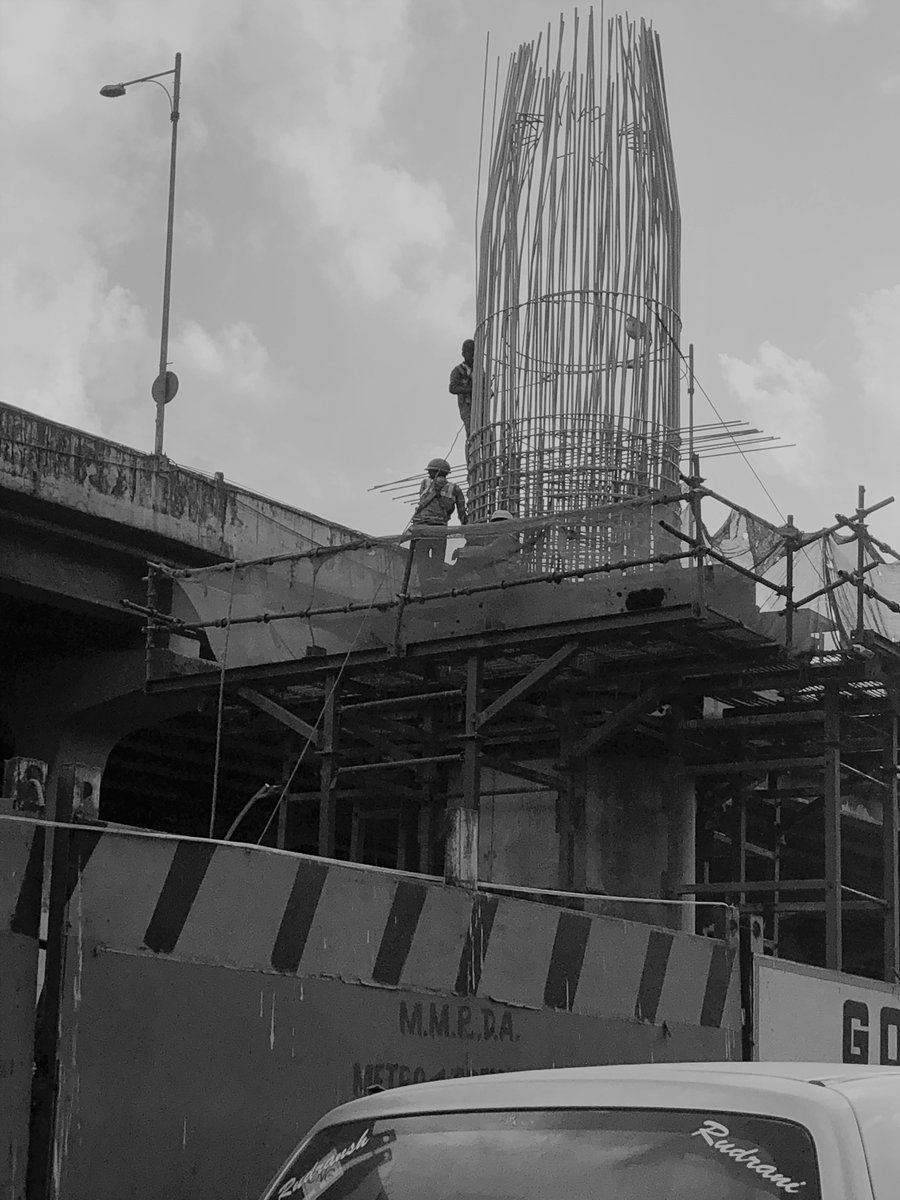 VivekUvaach's tweet photo. At Work, Building Metro #streetphotography #PhotOfTheDay #photography #hazardouswork https://t.co/rk8mC6B2IE