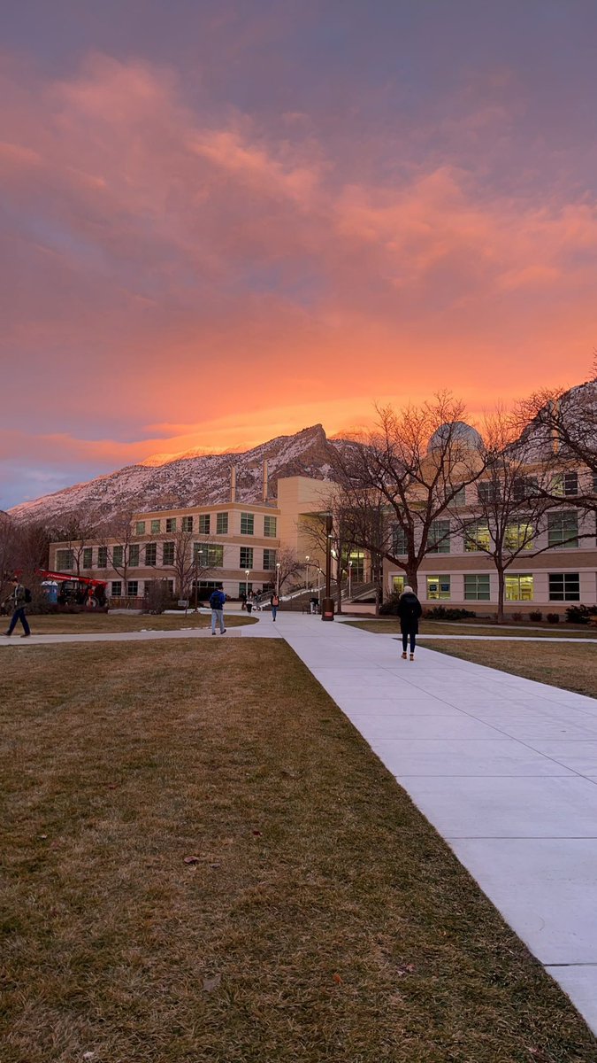 anaweaverr's tweet photo. @smartystreets #SmartAthlete 
I love being able to see the sun set over the mountains and create beautiful scenery. So grateful to be a smarty street athlete. Thank you @smartystreets for the opportunity to represent your company at BYU.  

https://t.co/qtbQfVZFSw https://t.co/30vY8hbVq7