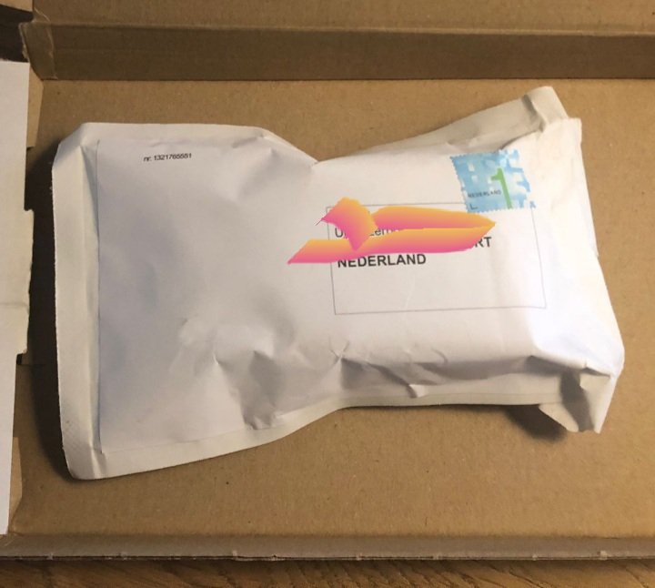 Vermeh's tweet photo. Hallo https://t.co/FuZnkglUS3, iemand heeft mijn pakketje opengemaakt en vervangen door een andere inhoud. Ik heb liever dat uw medewerkers het boek kopen via https://t.co/NivtY0GAPs https://t.co/JS01X448yB