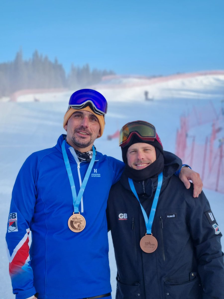 First time riding in the team event and we came away with 🥉 cheers @olliemx131  
So much fun getting to race people we don't normally race against. Can't wait to do it again