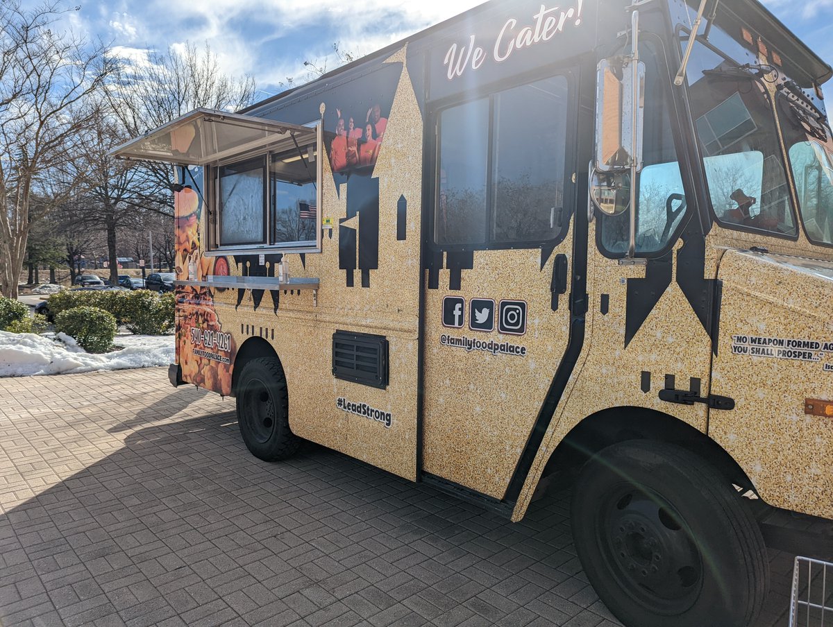 MWHCConnection's tweet photo. We asked and our community stepped up once again. Shout out to the local non-profit ENOUGH who sponsored the Family Food Palace food truck to bring 100 hot fresh meals donated to MWH nurses this week!
#stillinthistogether #welovefxbg https://t.co/Pb2OnQVesH