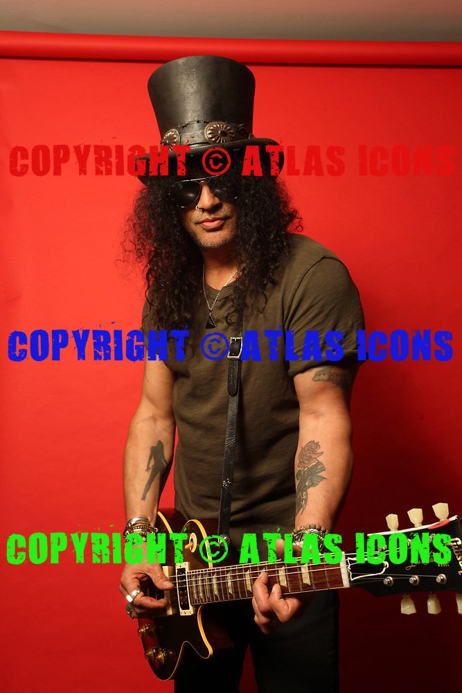 SlashArmy_ARG's tweet photo. Sesión de fotos para la Guitar Player Magazine en su Snakepit Studios en 2019 🎩🤘🏻
#slash @slash #smkc #guitarplayer #magazine #guitarplayermagazine #rnfnr #gibson #livingthedream #smkcphotoshoot #snakepitstudios #photography #photoshoot
📸: Neil Zlozower https://t.co/9G8j3i9bzt