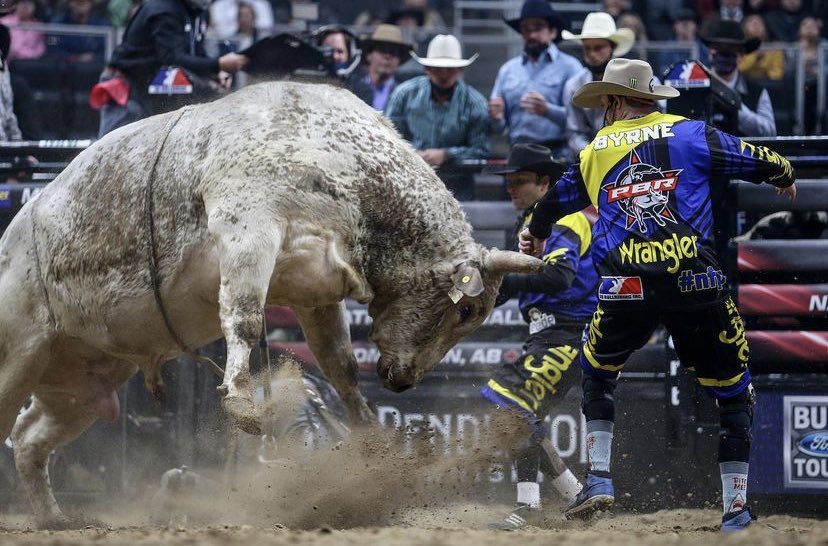 TannerByrne's tweet photo. Spokane WA bound for the @PBR @PendletonWhisky Velocity tour event tonight 🤘 Fired up to work with my bro @jb_bullfighter and @aaronhargo tonight ⚡️🤙 .
•
@wrangler #longlivecowboys @ctikneebraces #livelikety #maxpower #flyinlowe #swabes #pbr 📸 by @covymoore https://t.co/GiHTouuptT