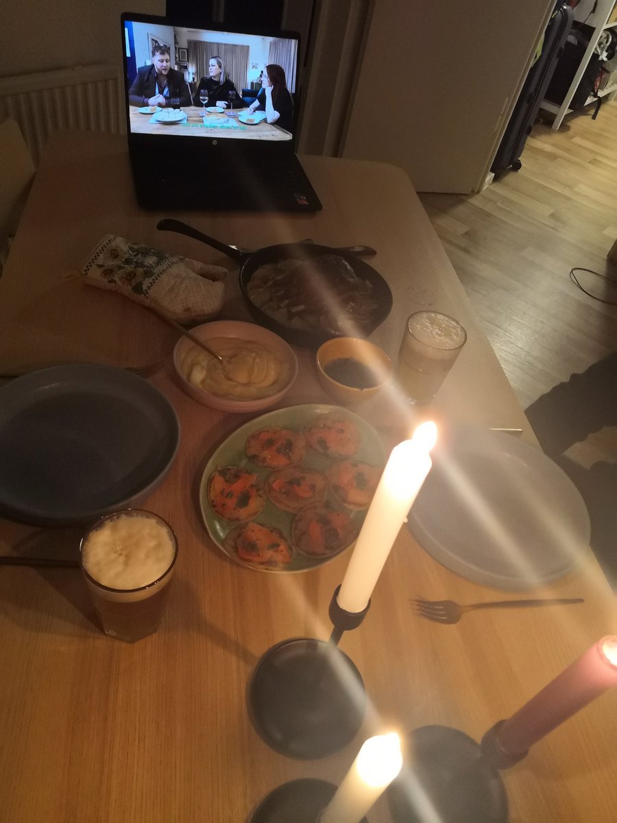 nikkimanman's tweet photo. #anirishnightin 😉
Thanks @irlembberlin! https://t.co/izoh9FWxlG