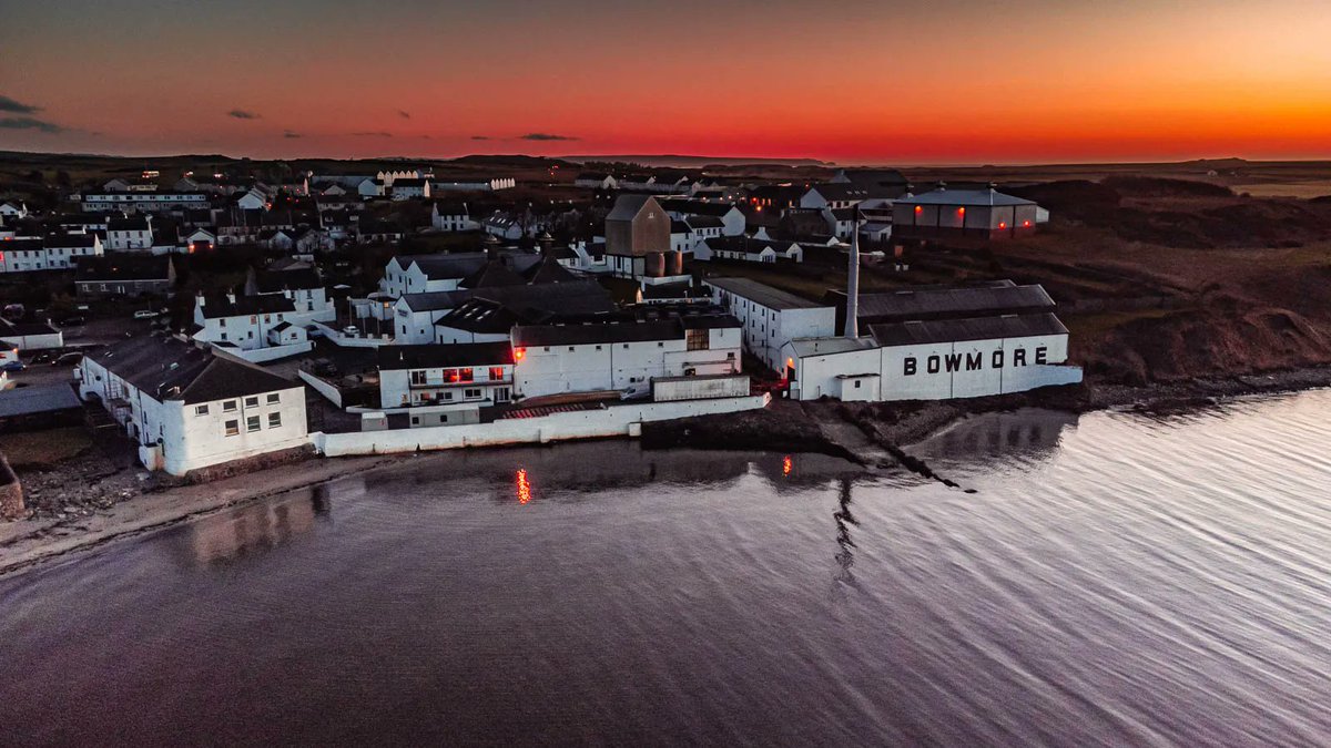 RyanNic74525810's tweet photo. Bowmore Distillery at sunset,  taken with the dji mini 2. 

#visitscotland #Scottishcollective #lovescotland #isleofislay #simplyscotland #scotlandshots #nationaltrust #hiddenscotland #scotlandisnow #photomasteryclub #OutAndAboutScotland #your_hebrides #unlimitedscotland  #islay https://t.co/4DKz6zQ9AA