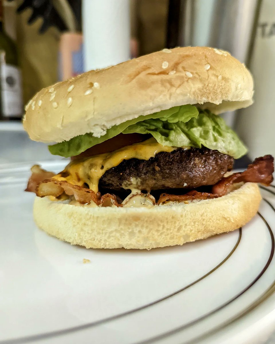 Steak tonight. Burger from Thursday
 #food #foodporn #homecooked #IMadeThis #homemade #fresh #foodforce  #burgers #steak #FATchips #mushroom #meat