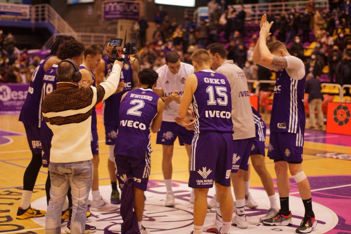CBC_Valladolid's tweet photo. 💜🙌 Os la debíamos, Pisuerga. Esta va para todos y cada uno de vosotros. ¡Gracias por el apoyo!

@UEMC #PucelaBasket https://t.co/SmRgN9hth6