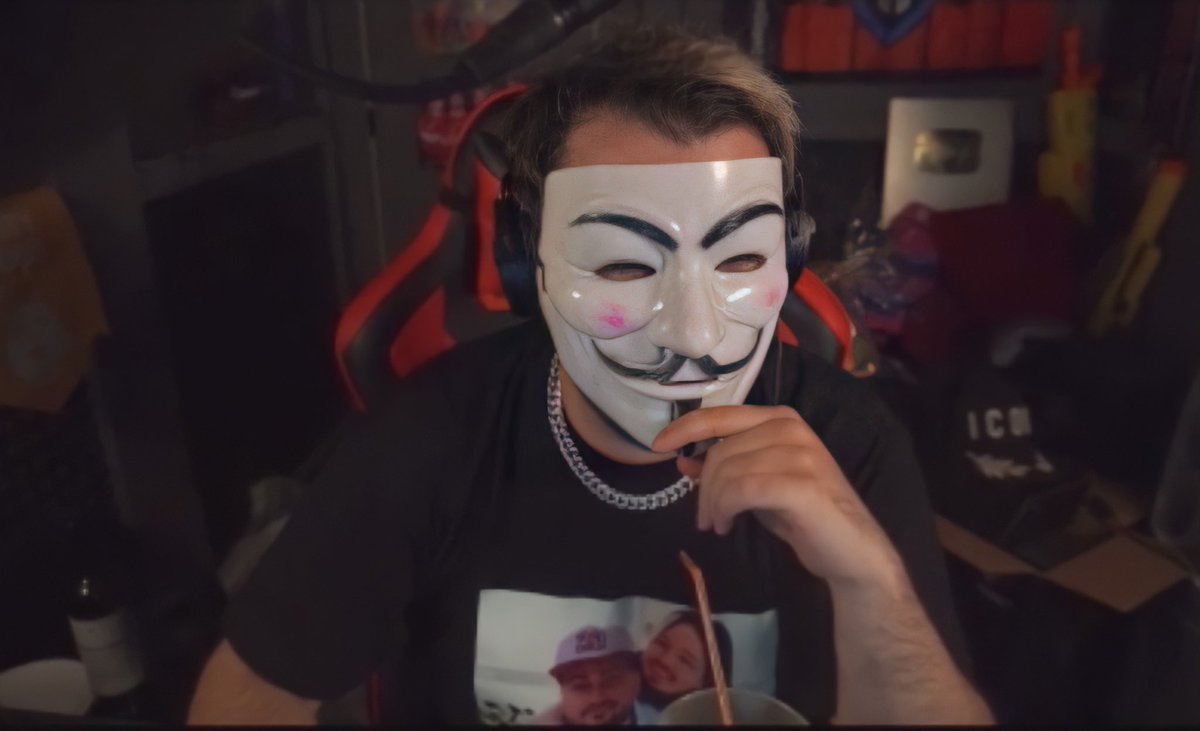 LOLiTOFDEZ's tweet photo. El hacker que no consiguió instalar minecraft en su pc pero si tirar el internet de un país entero. 😈 https://t.co/XuNfaCh7iu