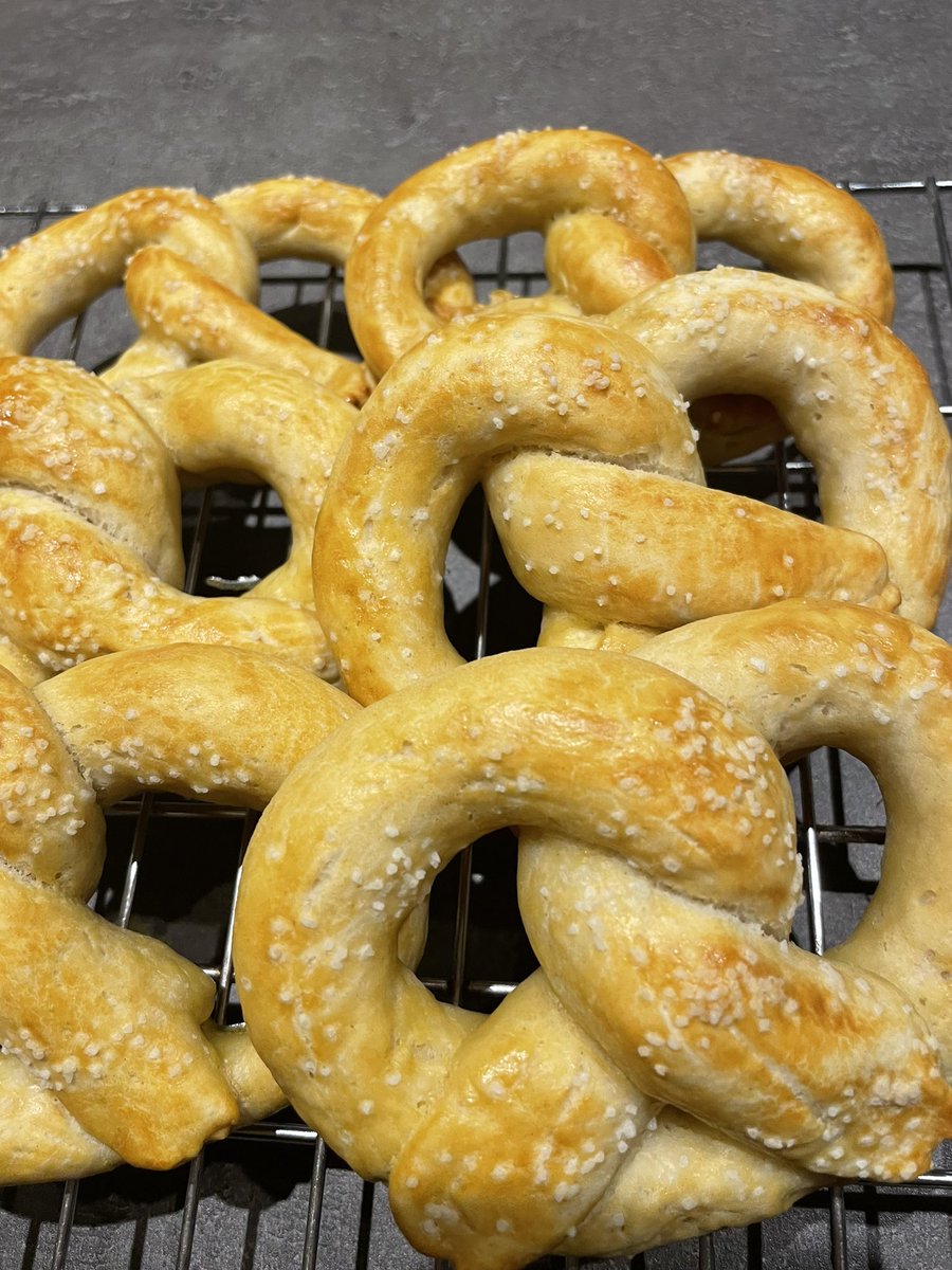 met_hurt's tweet photo. Celebrating my half birthday with pretzels and Zia. Yes, I’ve always celebrated my half birthday as waiting 12 mos to recognize your accomplishments is too long! https://t.co/m0CShjf1Ad
