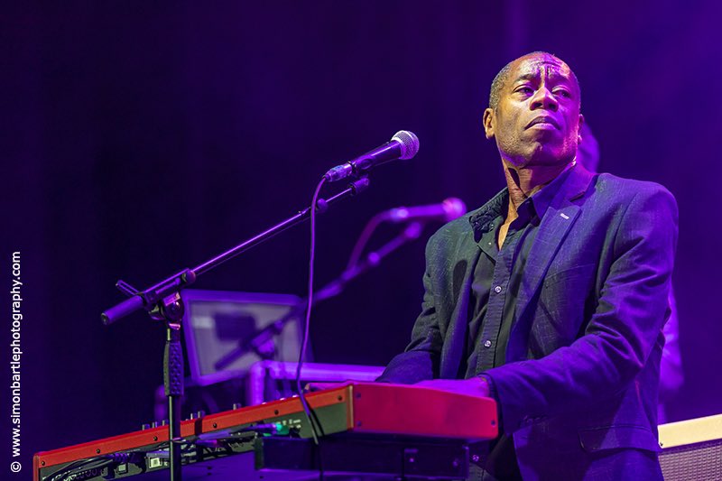 it_Website's tweet photo. Herzlichen Glückwunsch zum 57. Geburtstag, Andrew Roachford! 
@roachfordmusic #andrewroachford #roachford https://t.co/peAPsHSybR