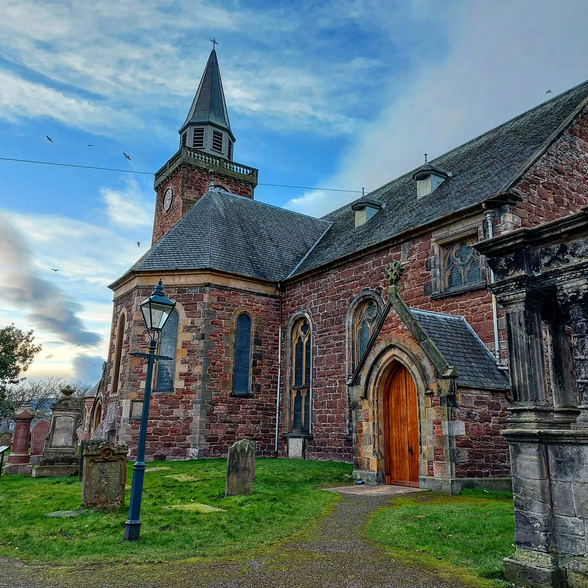 📍Old High Church, Inverness 
#scottishhighlands #landscapephotography #architecture #exploringscotland