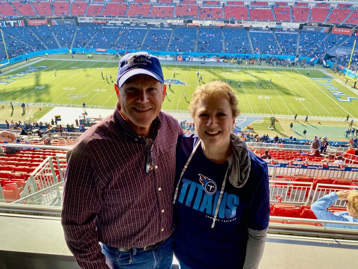 Enjoying football with friends ⁦<a href="/RackleyRoofing/">Rackley Roofing</a>⁩ #TitanFootball