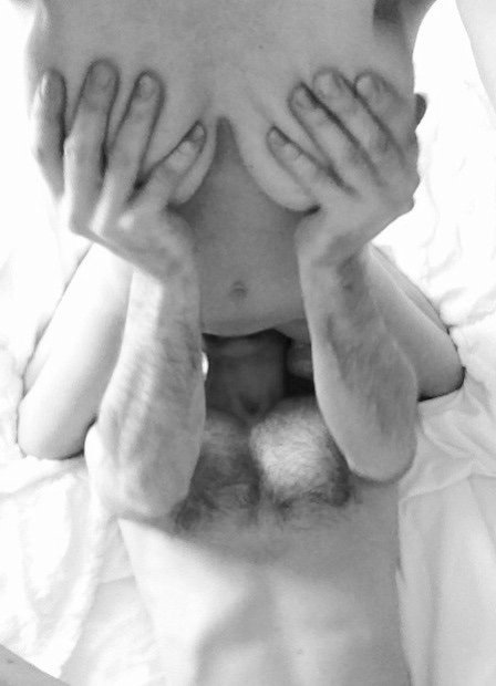 İç içe geçmiş bedenler ve ruhlar için,
Onları hapsedecek zaman ve mekan yoktur..#İstanbul #tutku