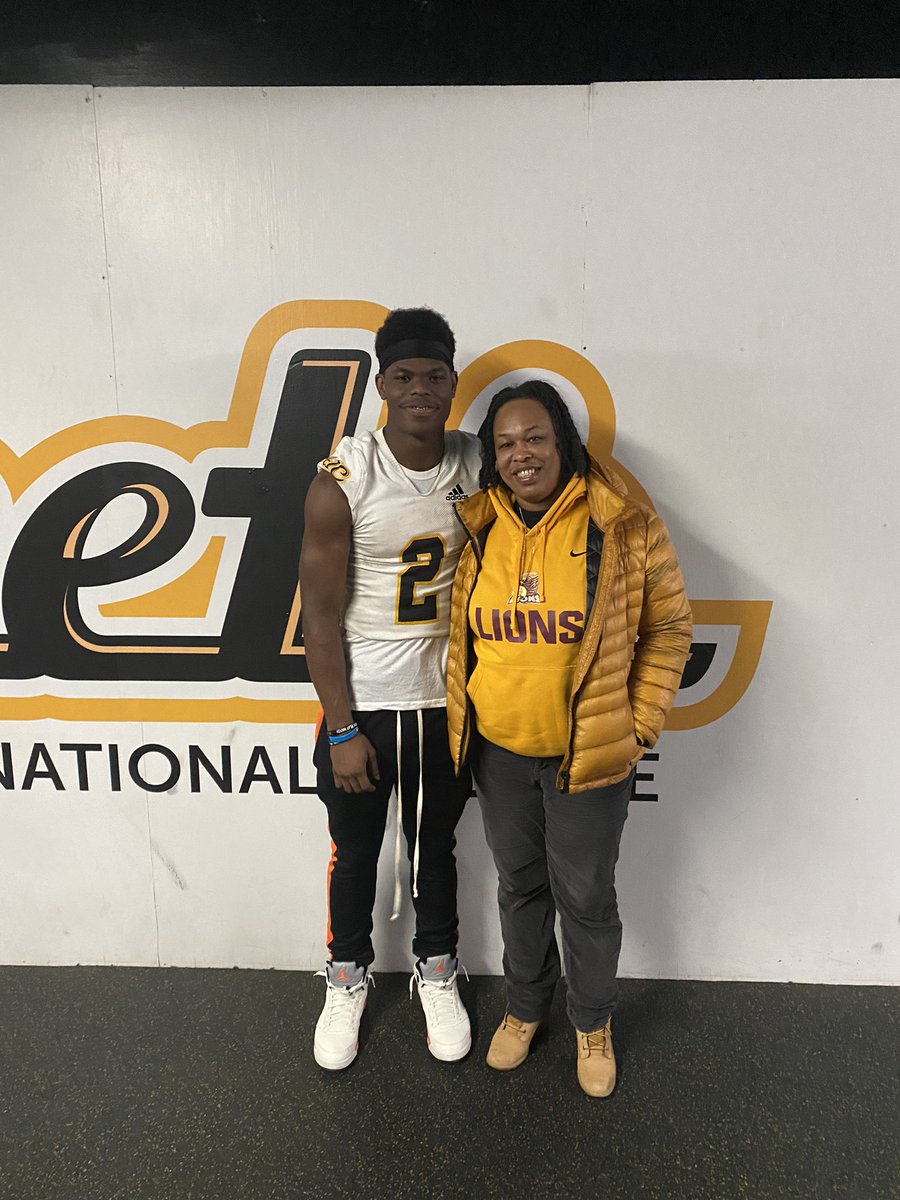 Jstubbs04's tweet photo. After a great visit and conversation with @CoachKKulzer , I am blessed to receive my first offer from American International College @AICFootball!!! @collegerecruiter @Coachditullio1 @MarsPalmer @Ballerwalk_SP https://t.co/wKdiw7TVaJ