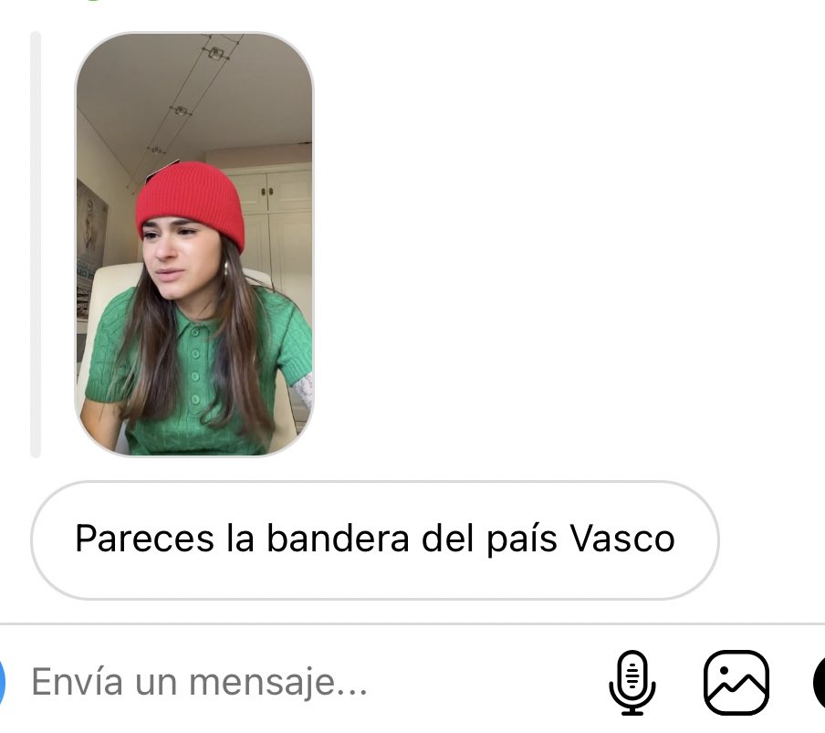 carmenlunax's tweet photo. para qué tener enemigas si ya tengo amigas https://t.co/uLJjJpfMZQ