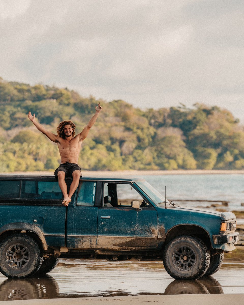 I drove alone to Costa Rica from CA in this old truck 

Here's a few personal lessons learned from the drive 👇🏼