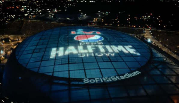 Use the epic <a href="/pepsi/">Pepsi</a> #SuperBowlLVI halftime show trailer to teach reading visual texts! Great for middle/high school. Analysis of setting, characterization, symbolism, &amp; more! #TeachLivingPoets
Full lesson here: teachlivingpoets.com/2022/01/22/rea…
