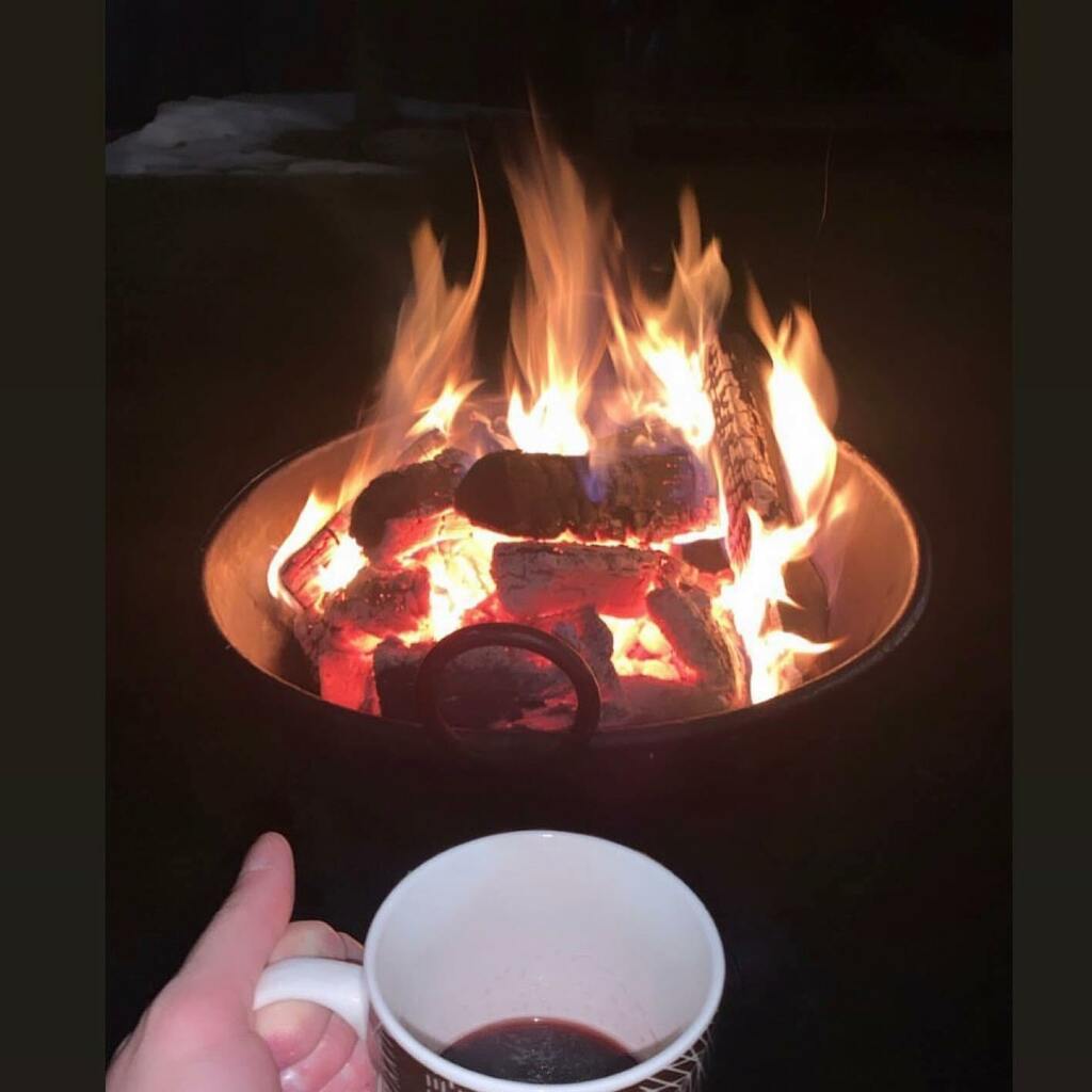 Vin brûlé al chiaro di luna. 

Buon sabato amici ! 

Mulled wine in the moonlight. 

Enjoy your Saturday friends ! 

#vinbrulè #isolabella #hotelisolabella #fuoco #falò #vacanzainmontagna #visitsanmartino #isolalovers #isolamoments instagr.am/p/CZC36vkIq3t/