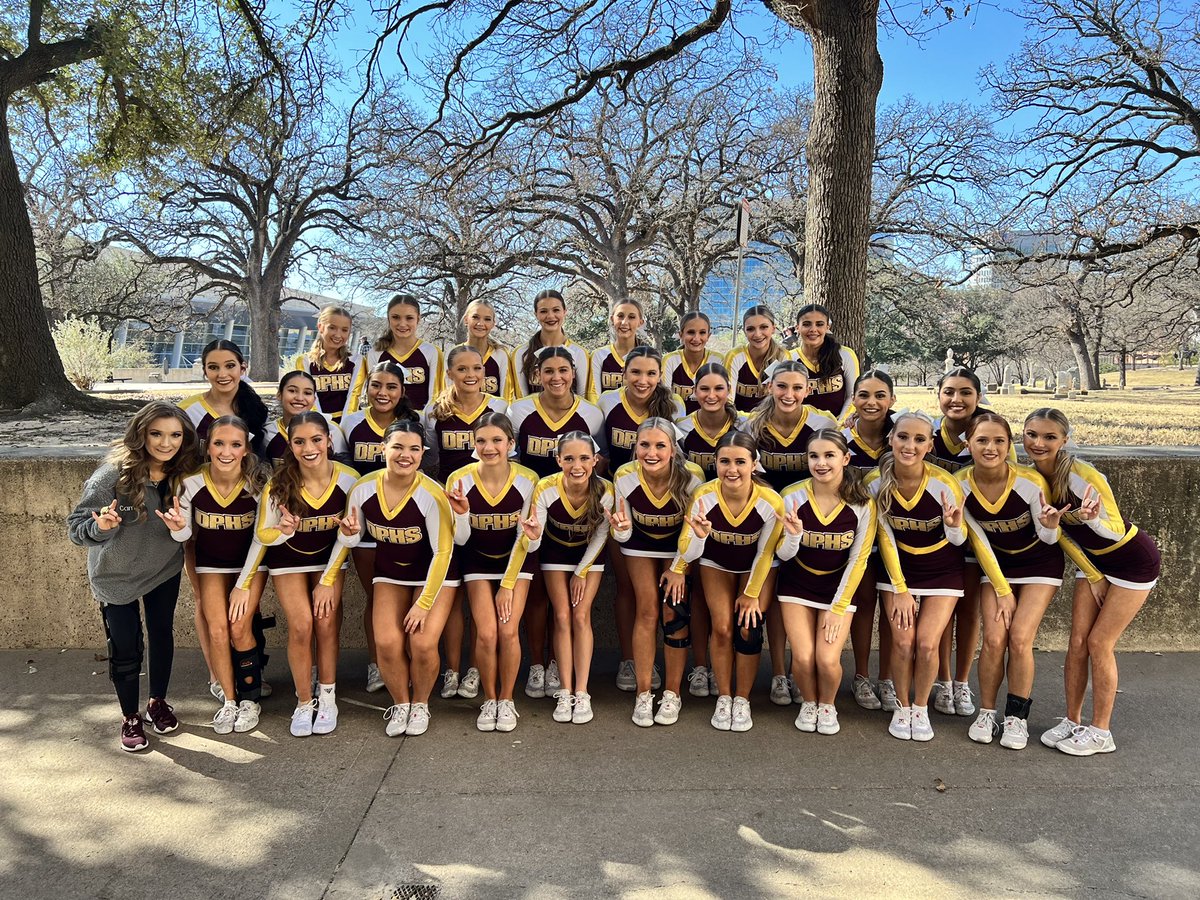 dpisdathletics's tweet photo. Deer Park is currently in 1st place after day 1 !  Good luck tomorrow! https://t.co/UVAQIzC7Gq