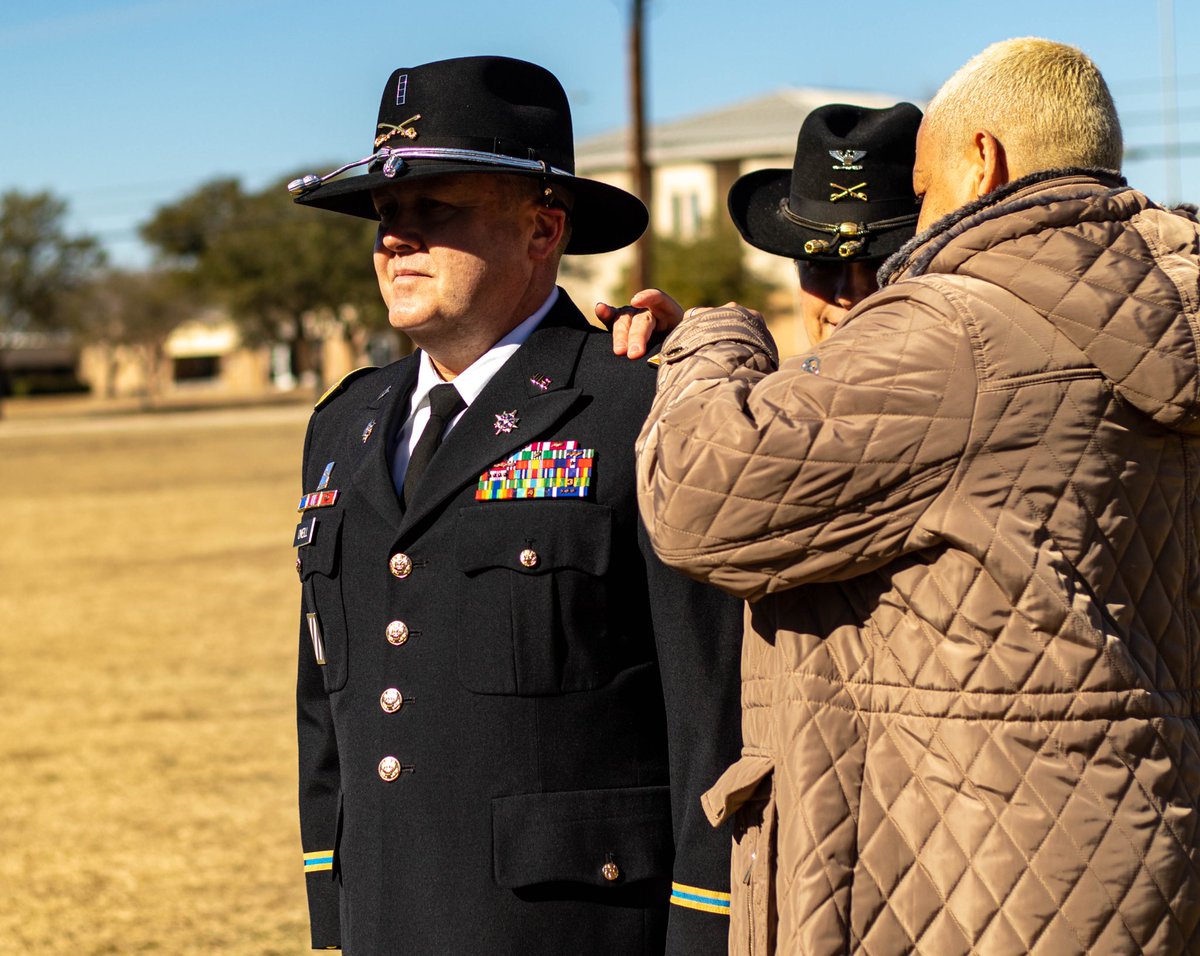 1stCavalryDiv's tweet photo. Congratulations to James O’neill on his promotion to Chief Warrant Officer 5! We cannot wait to see what you accomplish next.
CW5’s are master-level tactical experts performing at the highest level.
#FirstTeam | #ArmyPromotion | #WeAreTheCAV | #TheBigYellowPatch | #CW5 https://t.co/okccsI6MIn