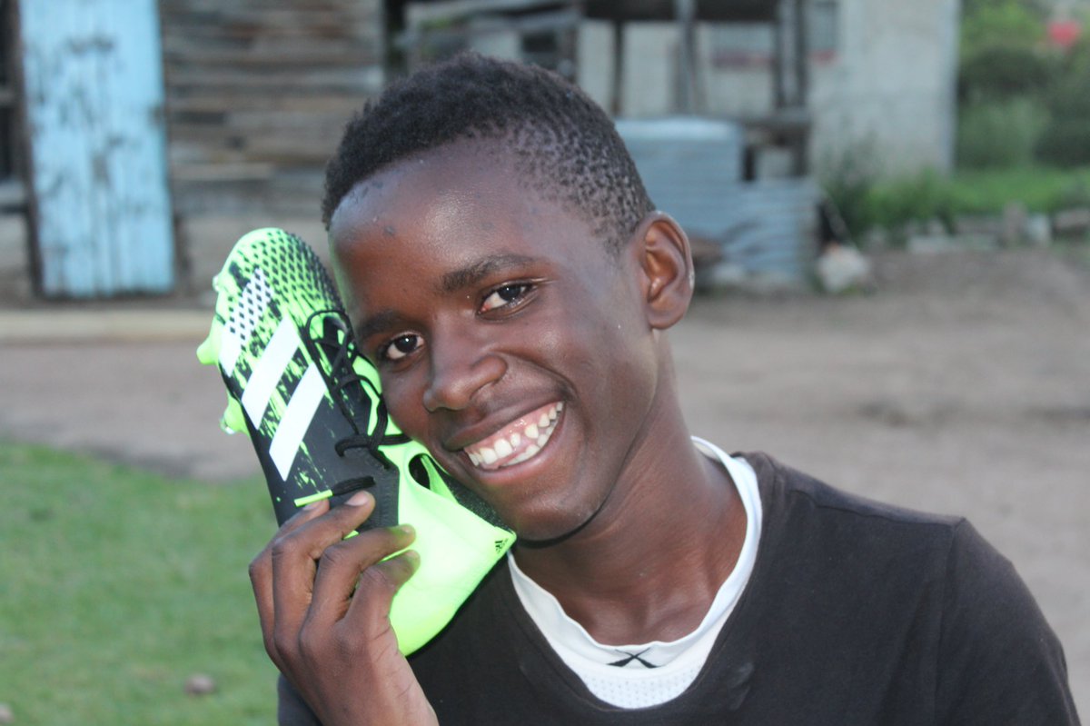 ChebengC's tweet image. On call 📞 Thanking all donors for their kind generosity.

*Soccer boots delivered 🚚 

@LeboMoloto22 @UVF2016 @Alfred23g @adidasZA @robertmarawa