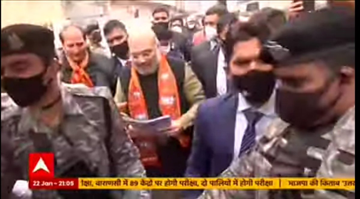 Prabhu_Rai06's tweet photo. कहाँ है #Corona_protocol कहाँ है चहरे पर #mask सो रहा है #UPElectionCommission सारी कार्यवाही केवल #विपक्षी_दलों पर ये कैसा नियम है। #UP_में_ई_बा #अंधेर_नगरी_चौपट_राजा https://t.co/mc5b9XmXaM