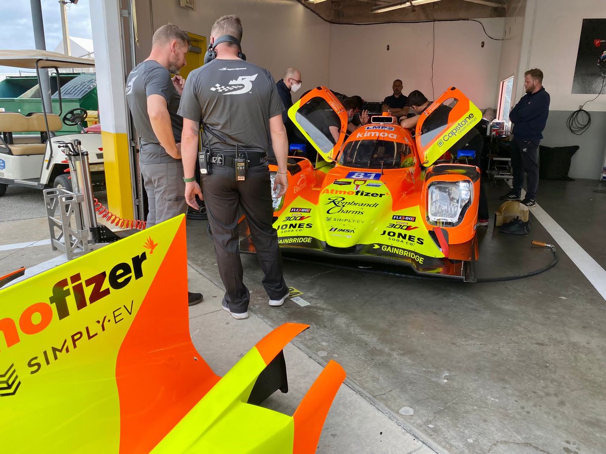 gibsontech1's tweet photo. Great to be here @DAYTONA for the start of the #IMSA WeatherTech Sportscar Championship, 10 LMP2 Gibson engined cars at #Roar24 ahead of the big @Rolex24Hours next weekend. @IMSA #GibsonTechnology #LMP2 https://t.co/sGBr3saL42
