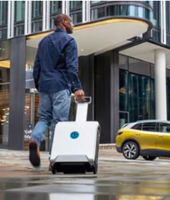 vaielettrico's tweet image. E se la ricarica per l'auto elettrica #EVs l'avessimo sempre con noi, in una power-bank che porti a spasso come un trolley? L'idea è della #startup @ZipCharge GO: in mezz'ora immette 4 kWh nella tua batteria. Ovunque🔌⬇️

vaielettrico.it/zipcharge-go-l…