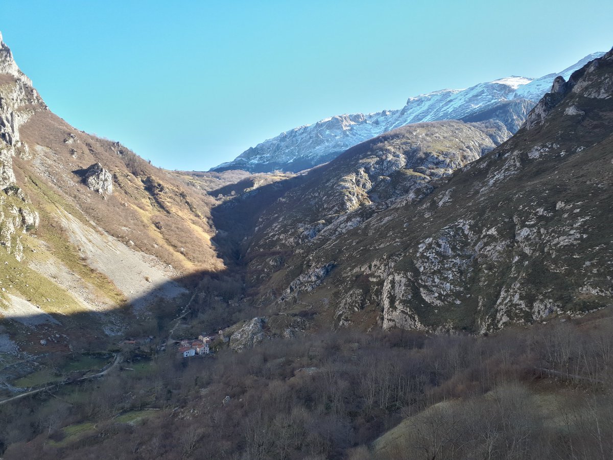 C35368314's tweet photo. @eltiempotpa Día frío y soleado sin llegar a las heladas de los días anteriores en #Bulnes https://t.co/AV8sLCoK5A
