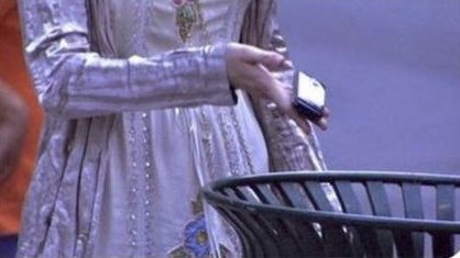 normal people: *delete photo*

serena van der woodsen: