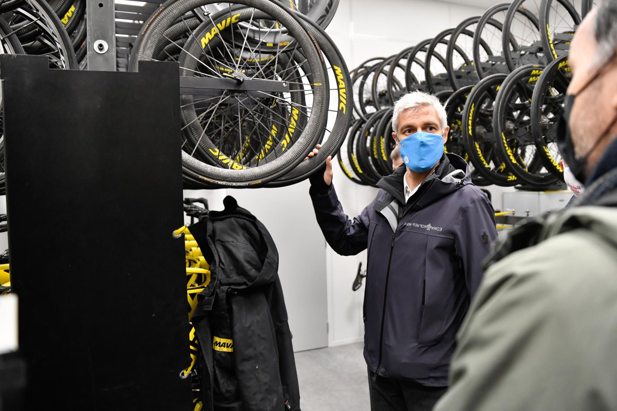 laurentwauquiez's tweet photo. Mavic est synonyme de l’extraordinaire renaissance d’un grand nom français du cyclisme. Les frères Bourrelier l’ont reprise dans un esprit d’entreprise familiale. À la Région, nous avons décidé de les accompagner avec un objectif : un vélo 100% made in France. https://t.co/jD5vrkcmxX