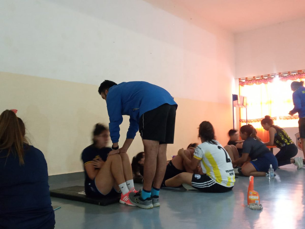 Belgranodesquel's tweet photo. "Las Patronas" hicieron test de fuerza resistencia y velocidad en el inicio de la pretemporada.
Gracias a la Secretaria de Deportes y a la dirección de la escuela 112!

@Maxi_Fernandez_ @srgesquel @LaPortadaDiario @CanteroMaxiOk https://t.co/XlZsq6ESLR