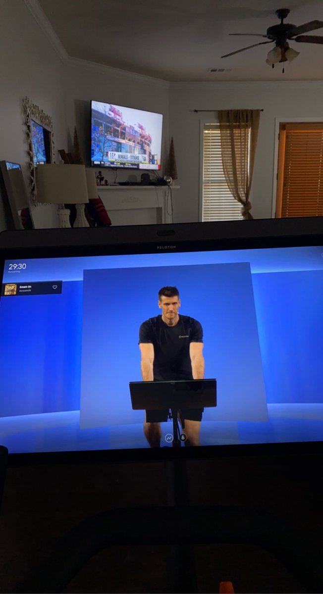 MeaganRobinson7's tweet photo. Saturday @onepeloton Rides with my fav #BradleyRose! Add me to join in on the fun: Meg_Esq7 #RosesRebels 🚴🏼‍♀️🌹🧩😈 https://t.co/x6VqipMnyc