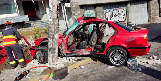 eluniversocom's tweet photo. Dos heridos y dos fallecidos dejan accidentes ocurridos en Quito la mañana de este sábado ► https://t.co/UDkzvlzmjx https://t.co/dKlQZuYqZ8