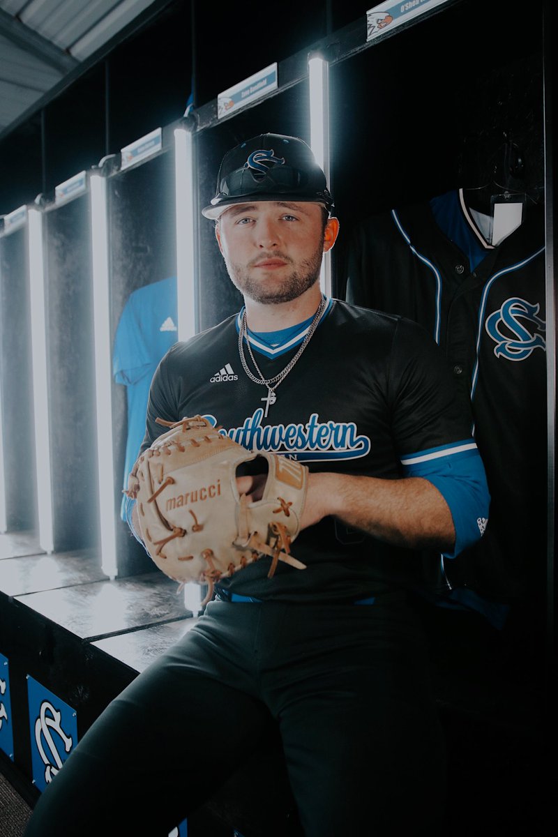 Jay-Z said it best… “Black cards, black cars, all black everything” 

💧🖤🖤🖤

📸: <a href="/devin_ely/">Devin ely⚾️</a> 

#PlayHardHonorGod