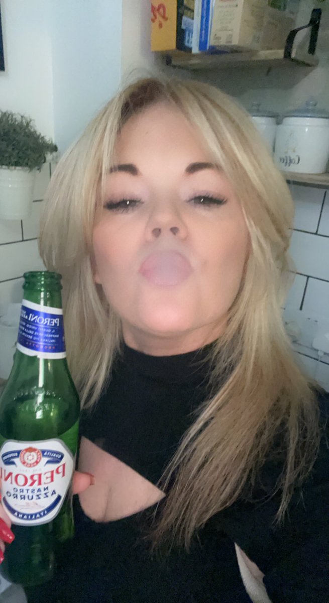 Rebeccapc82's tweet image. Not smoked for a week now..this will be my 1st drink without 1, bought myself a little vape  though til the worst is over with 🤞 I do it this time