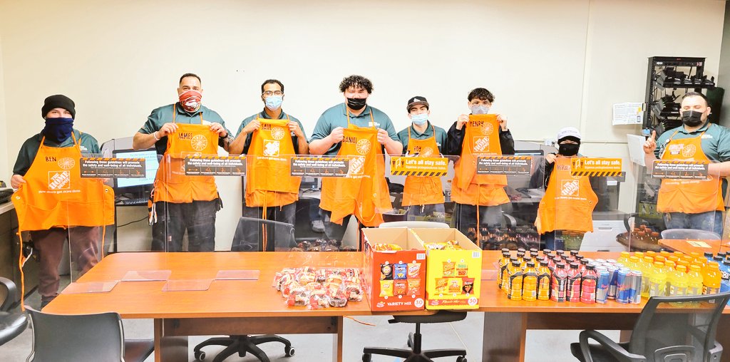 SmithE6621's tweet photo. Capitol Expressway 6621 Freight Team wrapping up an amazing week of Treats, Fun, and Recognition. Thank you for everything you do each and every night.@MikeHubbard5580 @BunthanHD6621 @Cesar93THD @sergioasm @TheBarryHD @RachelUlloa_ https://t.co/MPB8JQBzEp