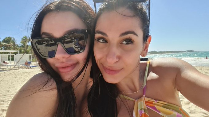 Again Together 😝  @martinasmeraldi https://t.co/WVqwRSCoSA<a class="tags" href="/tag/martinasmeraldi">@martinasmeraldi</a>