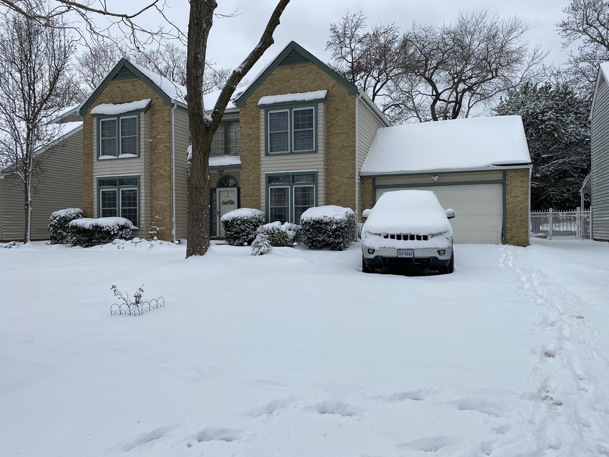 davidspruell's tweet photo. Pre-shoveling and Post shoveling…easier after working out for the past 7 mos and dropping 48lbs.  #snowfit #snow2022 #vabeachsnow https://t.co/L52PxmHrPq