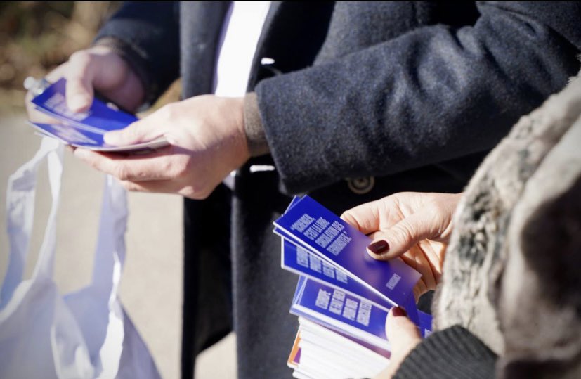 jeunesmacron34's tweet photo. 📢 Les #JAM34 sont très heureux d'avoir commencé cette journée de mobilisation《⏰ 24h Europe 🇪🇺》avec @ITolleret et @Ambroise_Mejean
✔La vision d'@EmmanuelMacron pour l'Europe doit être notre feuille de route pour défendre les intérêts de la France 🇫🇷.
#Macron #PFUE https://t.co/sO5xqzYlOE