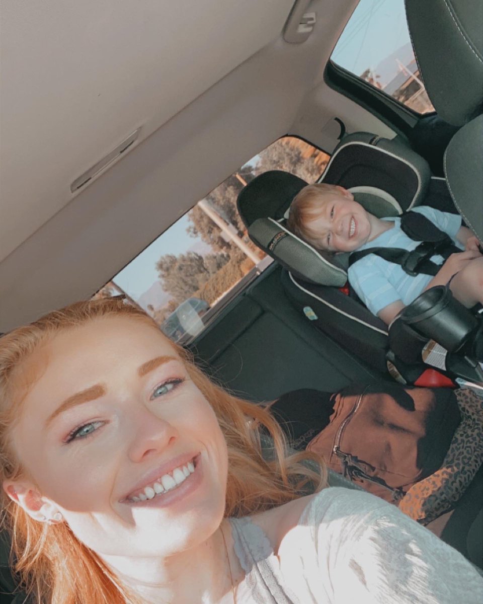 kellsjay1's tweet photo. happy big 4 to my better half (literally basically my twin) 💗🎁 https://t.co/RiycSzwlHq