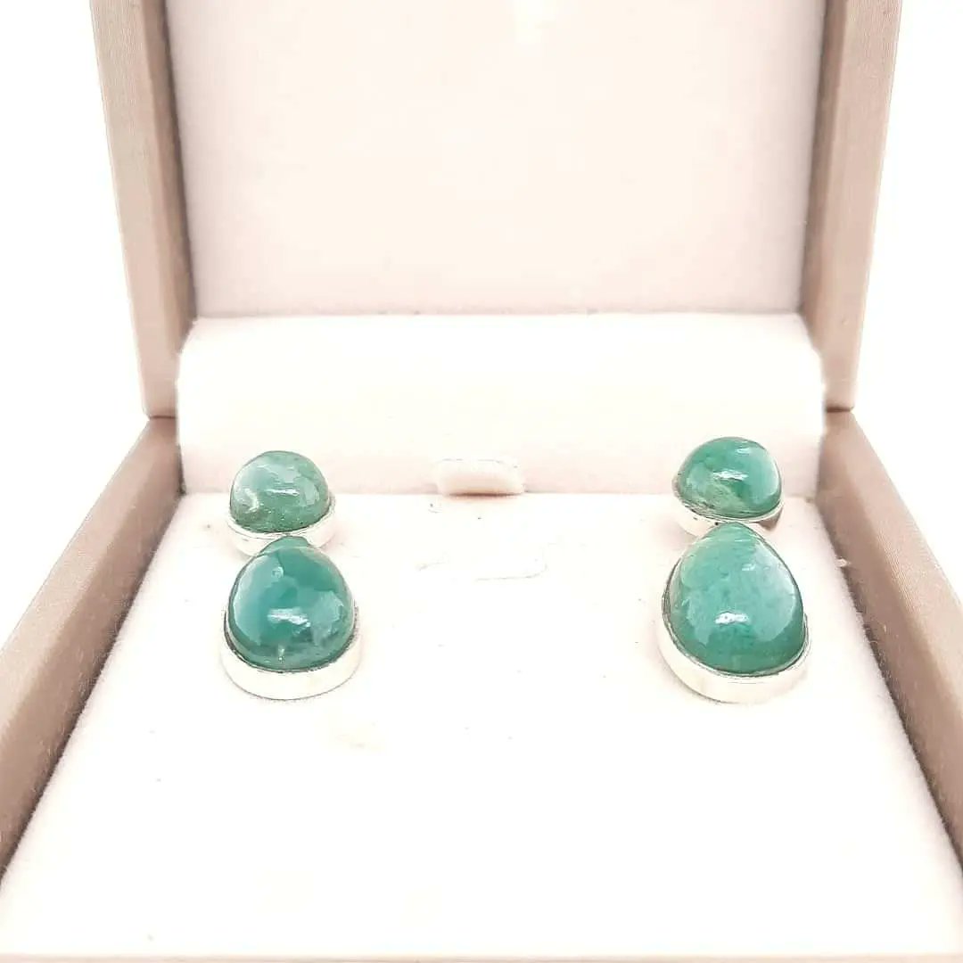 There's something about a custom design, of anything, that makes it more attractive and interesting. Handmade jewelry is more detailed and thoughtful. The intent of the designer results in an undefinable personality that's unique to handmade pieces. 
#maletagems #handmade