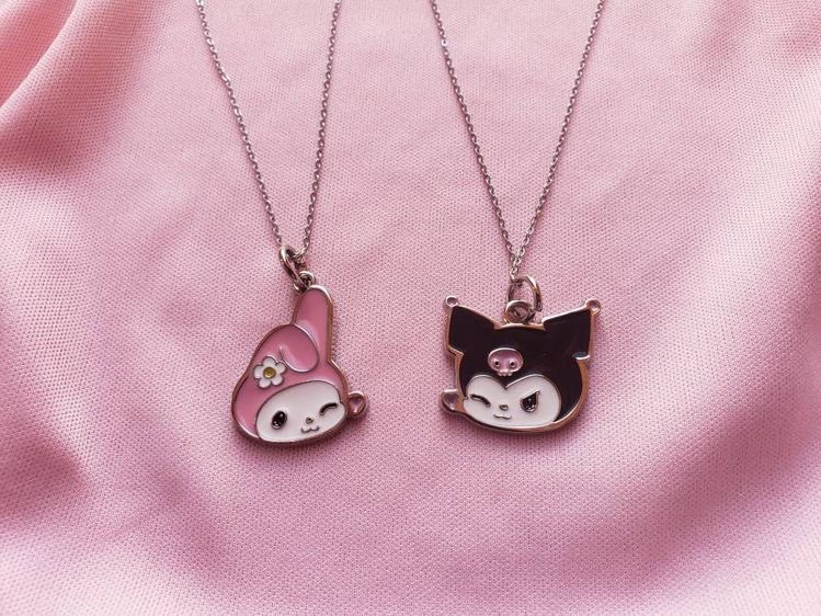my melody and kuromi matching necklaces 💫