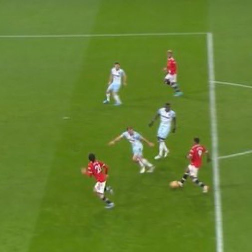 ODDSbible's tweet photo. VAR checking if Cavani is onside https://t.co/HCPmACv8t4