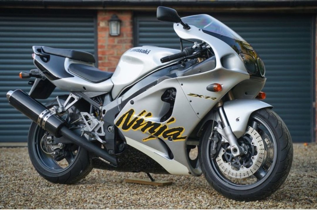 CatrickPristys's tweet photo. 1 owner for past 23 years and only covered 16,000 miles!!? #want #zx7r #timetogoretro #kwacker
https://t.co/h0xyifJhdi https://t.co/NLS0eyCRRN