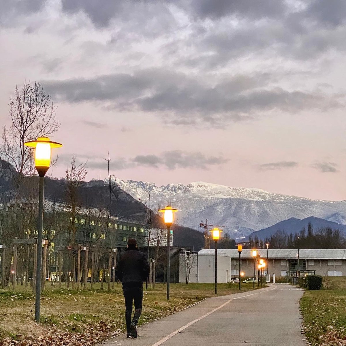 esrfsynchrotron's tweet photo. #WeekendScience Best view from a lab. 🏔🔬🌅 https://t.co/rfEDmv9rZ7